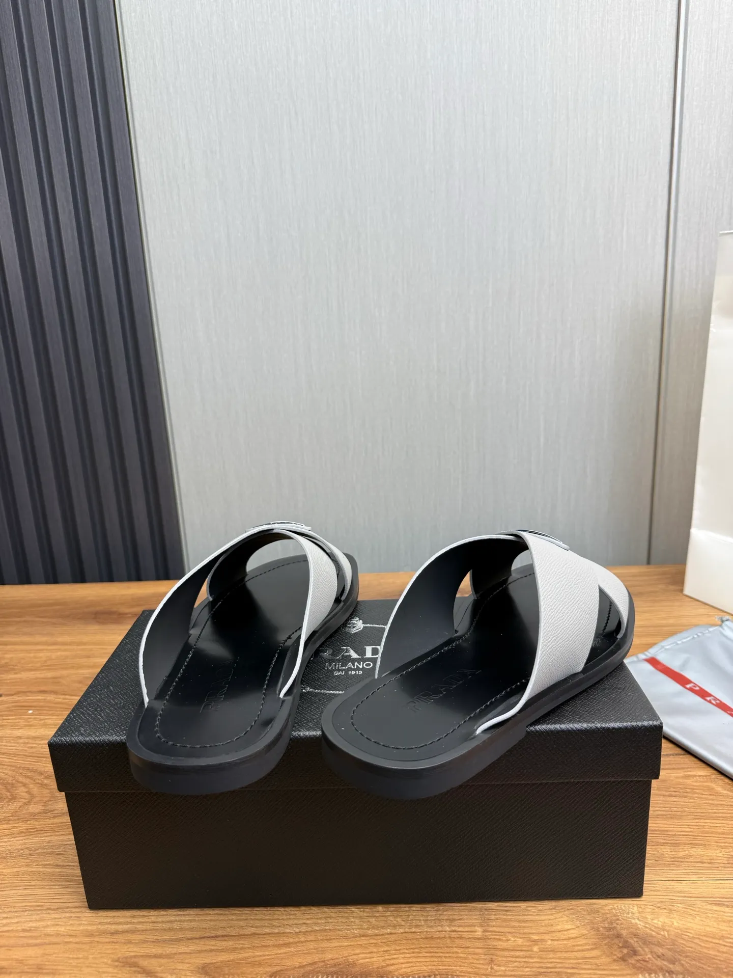 Factory price 340💰 ＰＲＡＤＡPrada - popular men's slippers hot sale 🔥 🩴Official website one to one production 38-45 sizes 45 46 🉑️Customized!